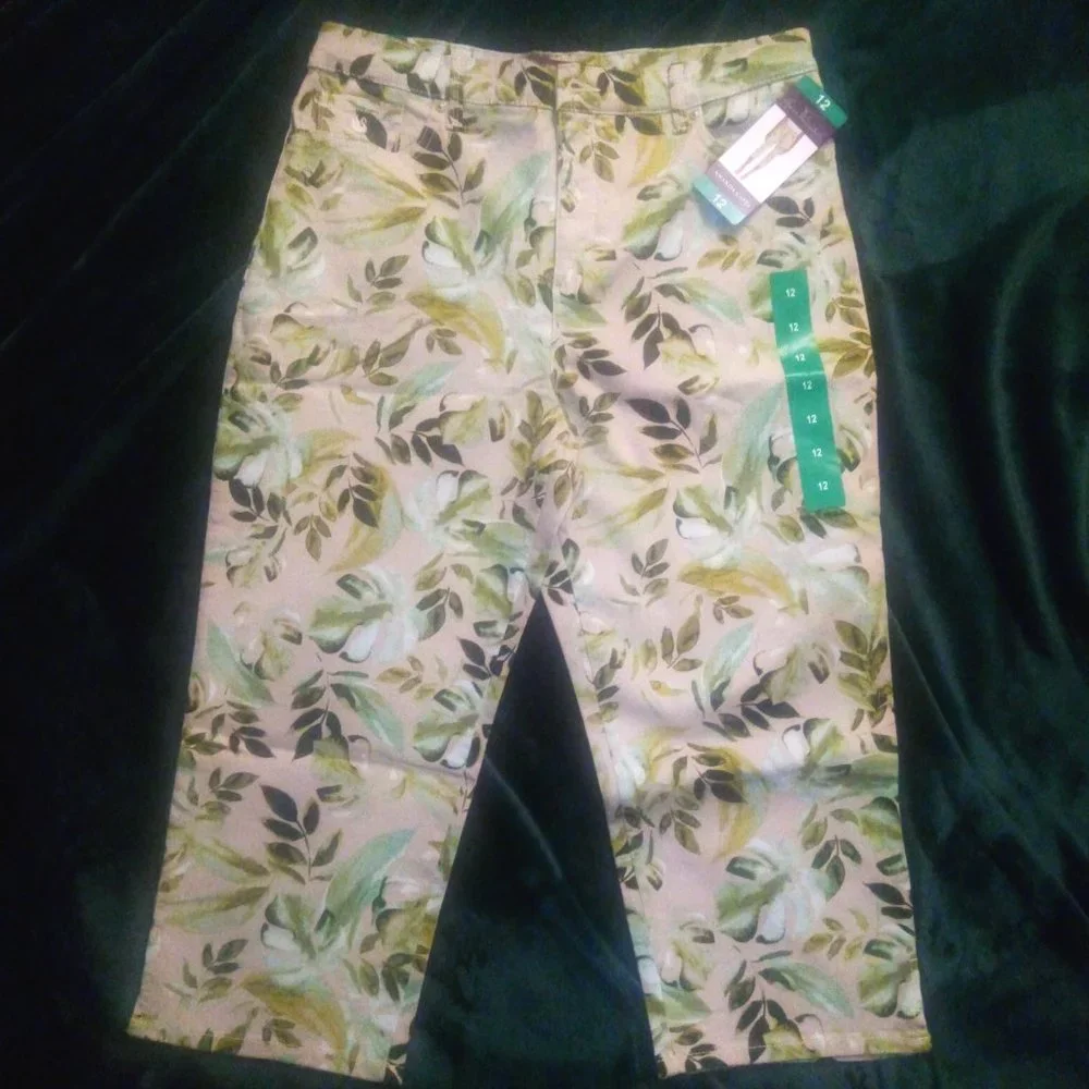 NWT Gloria Vanderbilt Amanda Capri Jeans in Stonewood & Palm Jungle Print Sz 12 - Picture 2 of 14